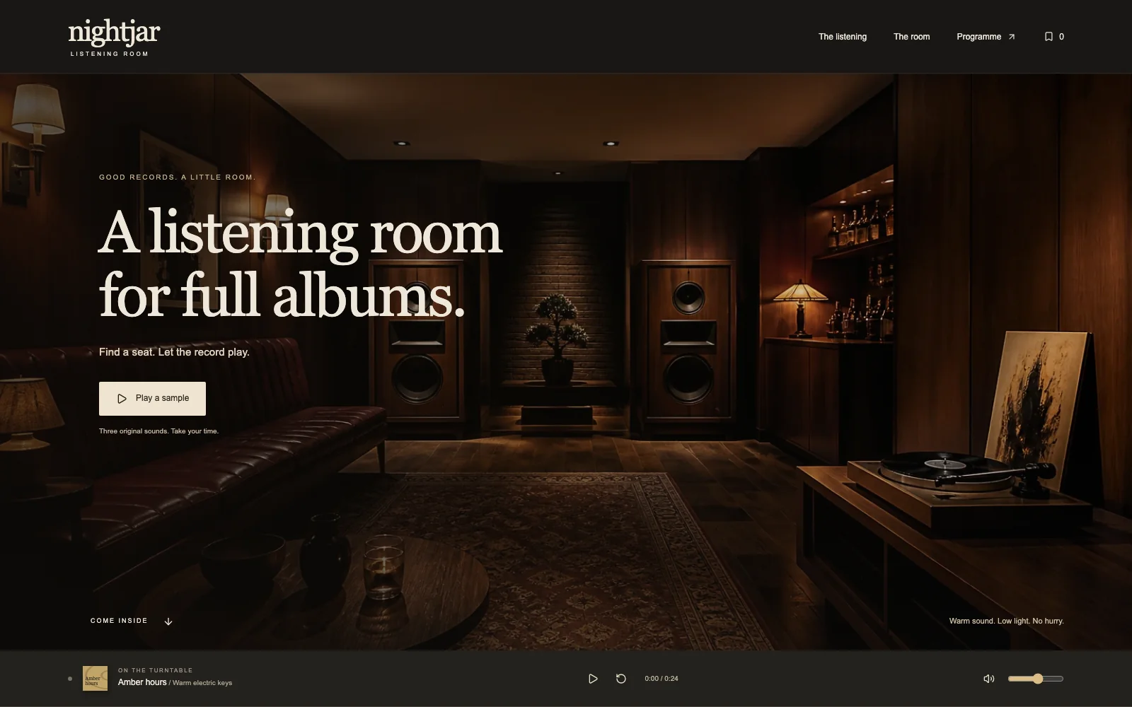 Nightjar Listening Room：暖色调的听音室、介绍文字与播放器